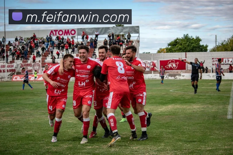 小波特被疑与说唱歌手ICESpice暧昧其女友身材火辣引关注